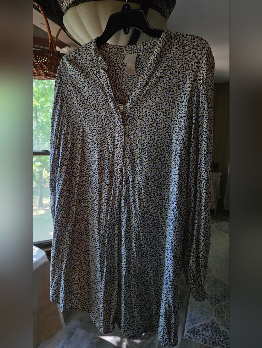 Lightweight Floral Button-Front Blouse in Navy & Cream
